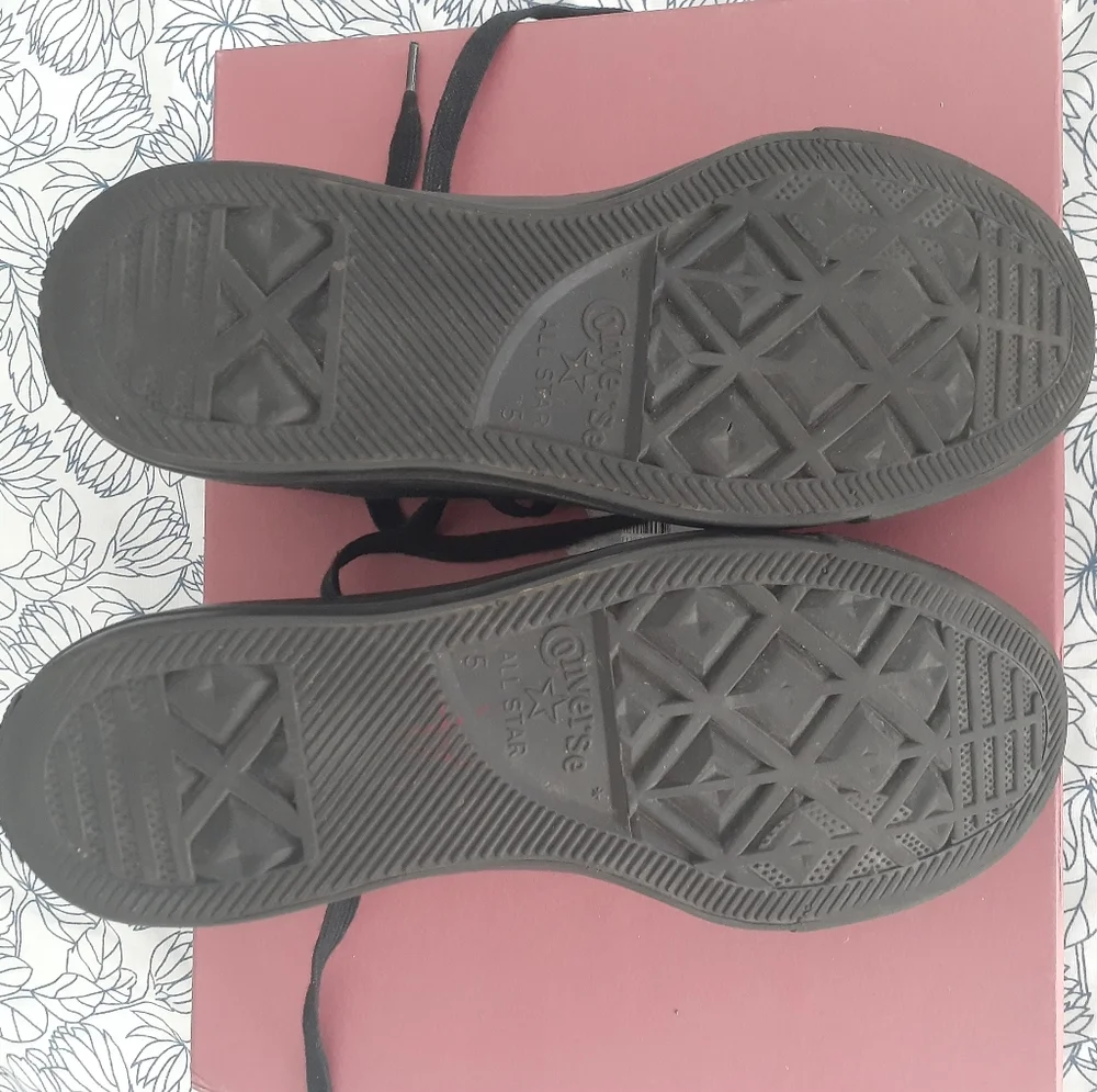 Converse - Picture 2 of 7